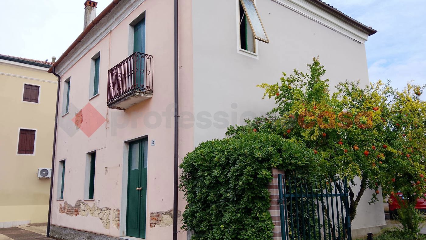 Casa indipendente in vendita a Roveredo di Gu�