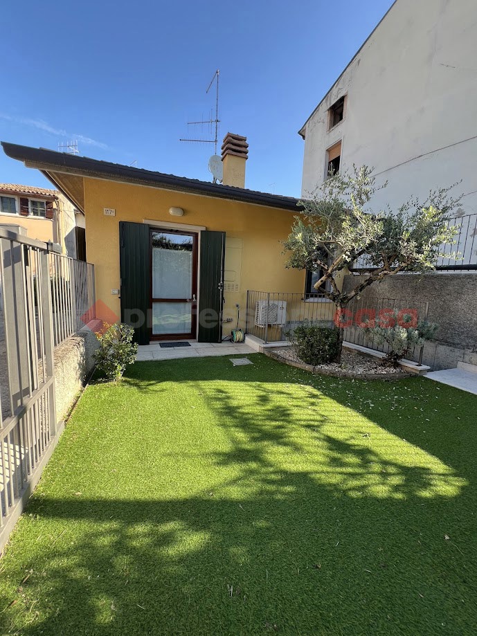 Casa indipendente arredata in affitto a Verona
