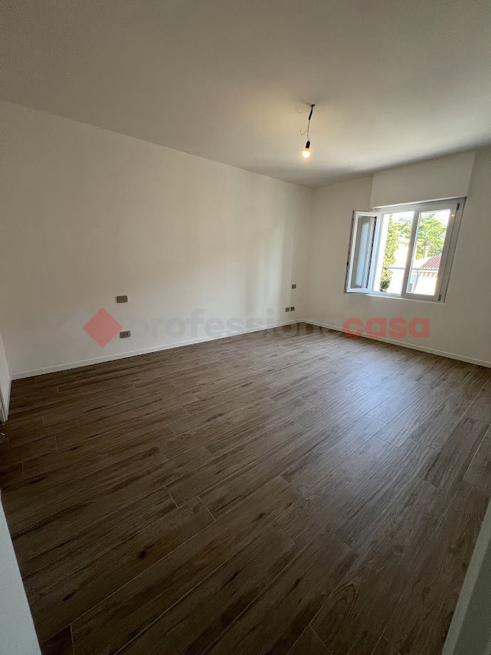 Quadrilocale arredato in affitto a Verona