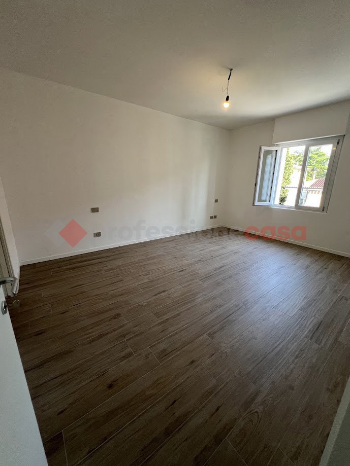 Quadrilocale arredato in affitto a Verona