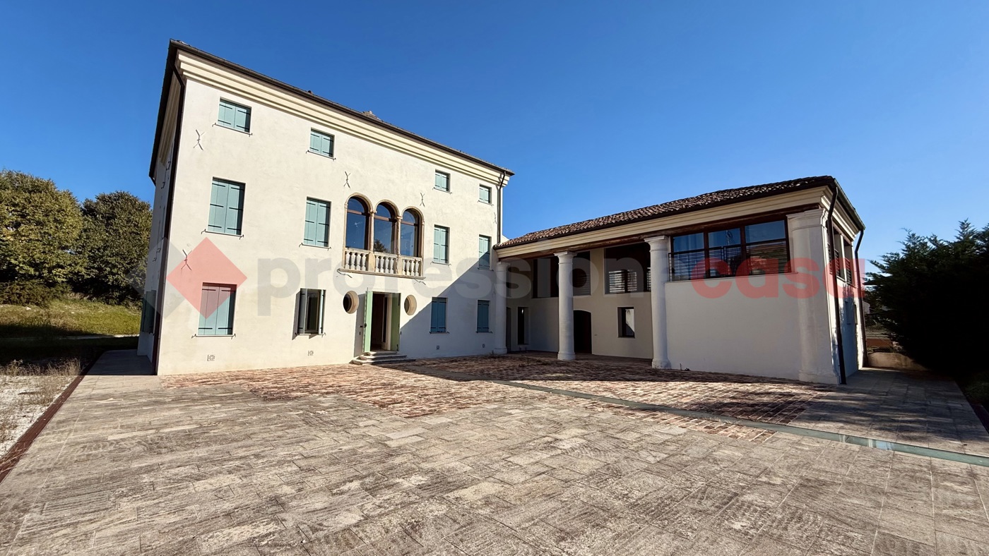 Attico ristrutturato a Stra