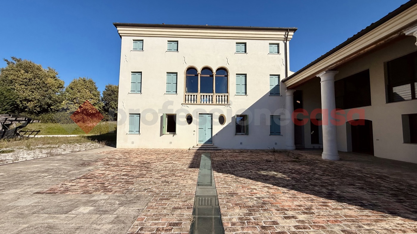 Attico ristrutturato a Stra