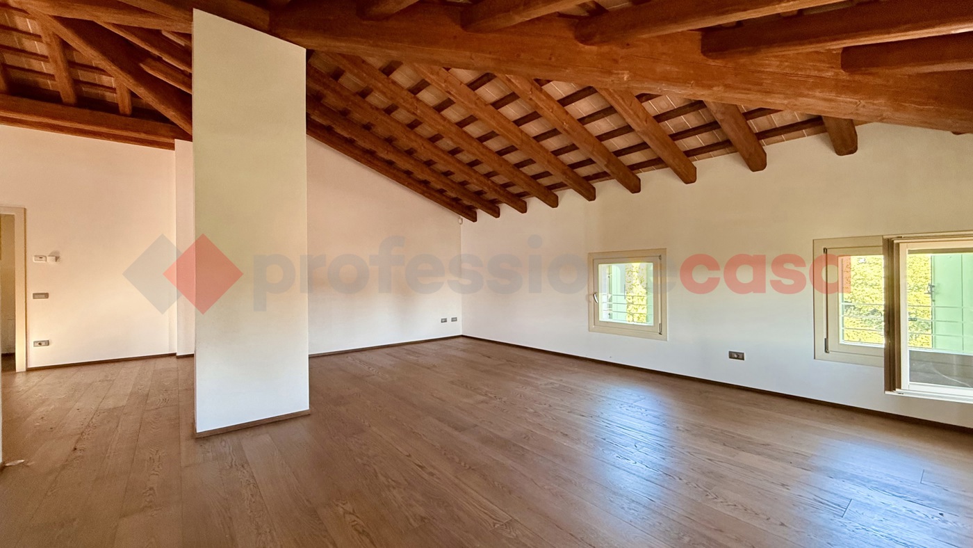 Attico ristrutturato a Stra