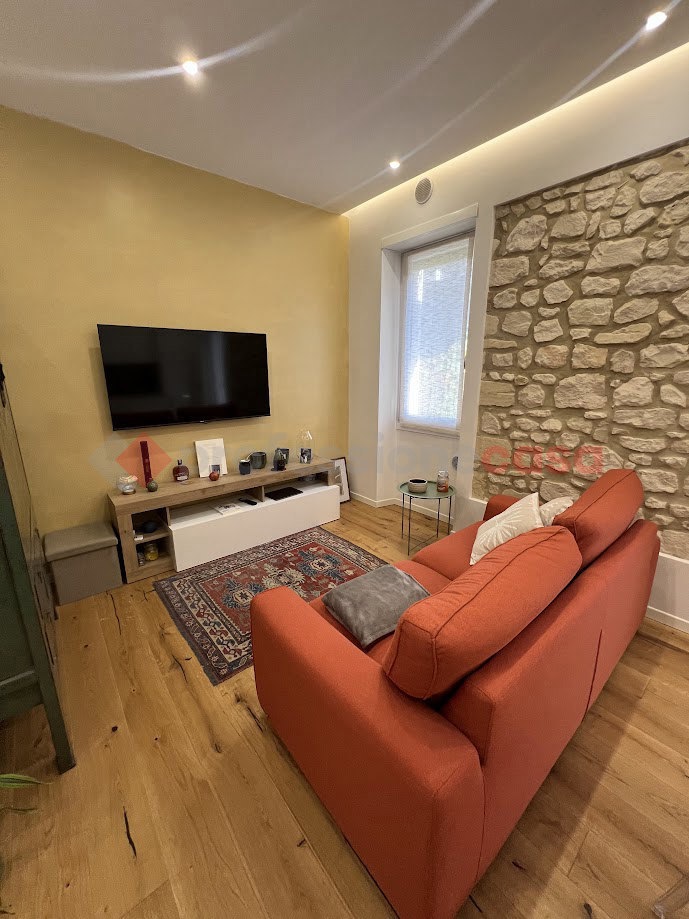 Trilocale arredato in affitto a Verona