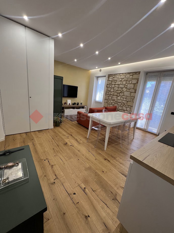 Trilocale arredato in affitto a Verona