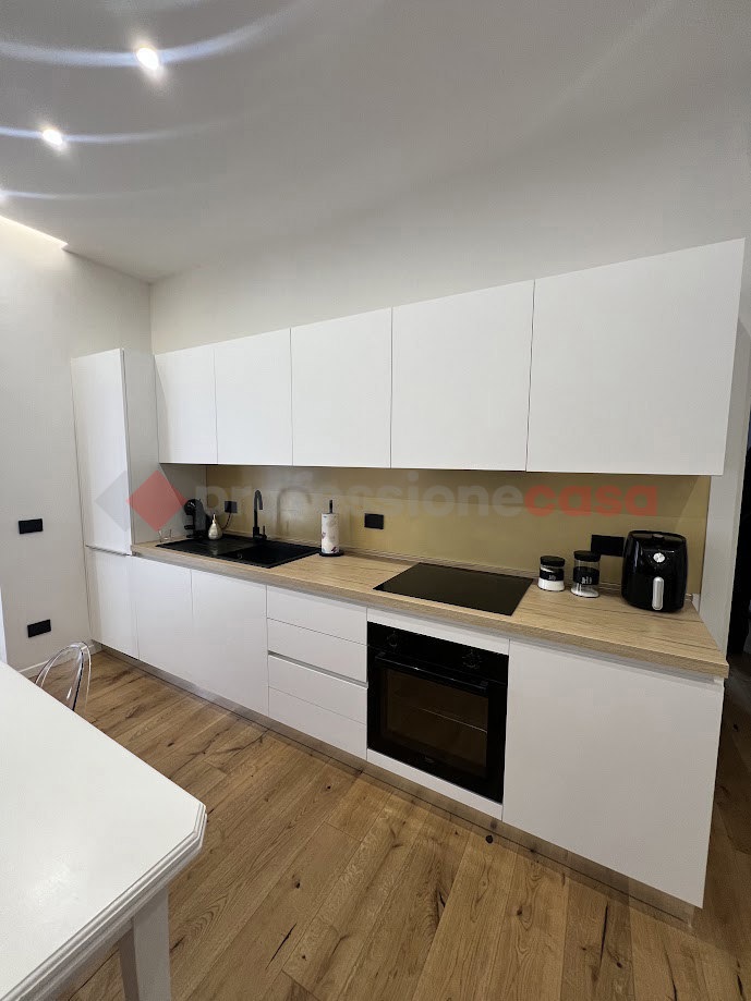 Trilocale arredato in affitto a Verona