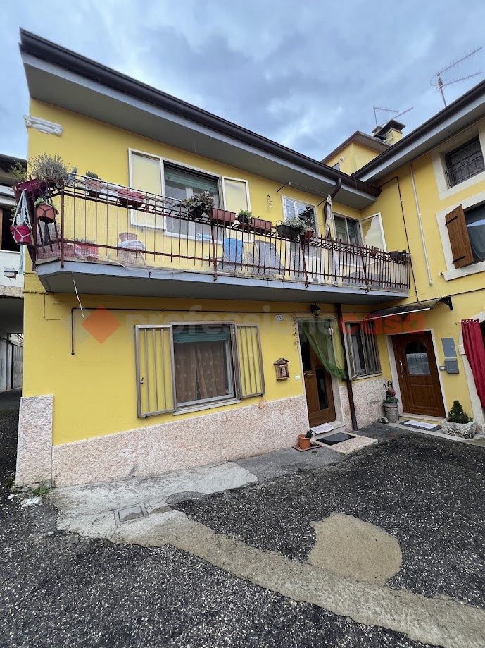 Quadrilocale con box a Verona