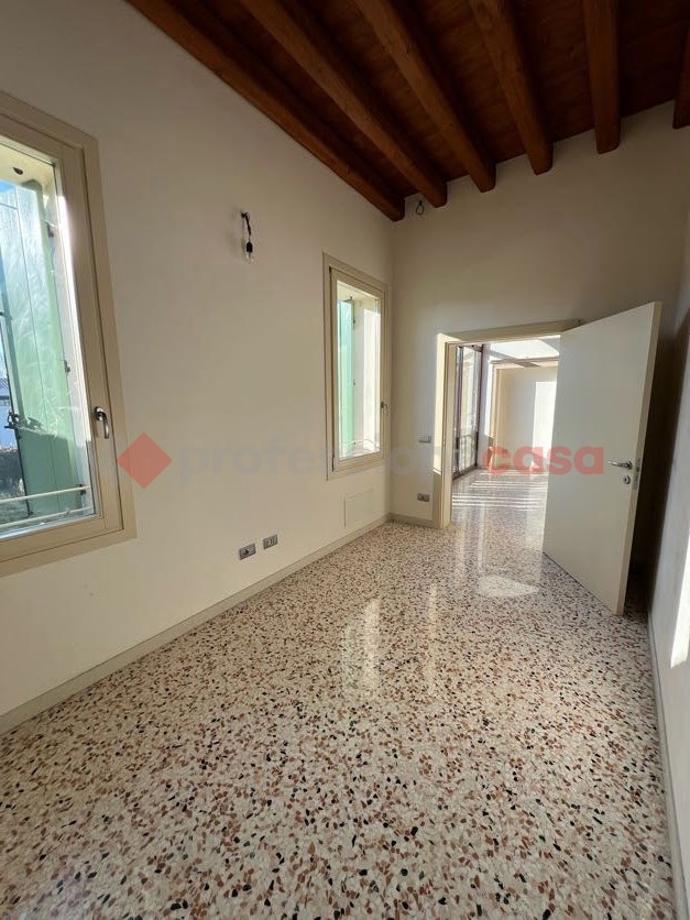 Appartamento con box doppio a Stra