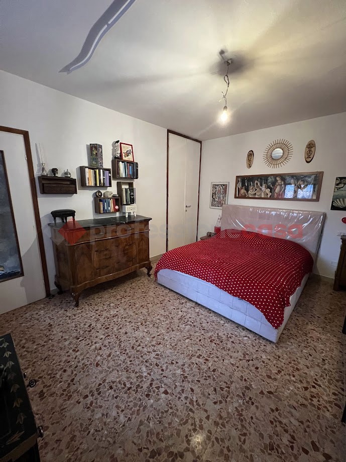 Casa indipendente con box a Verona