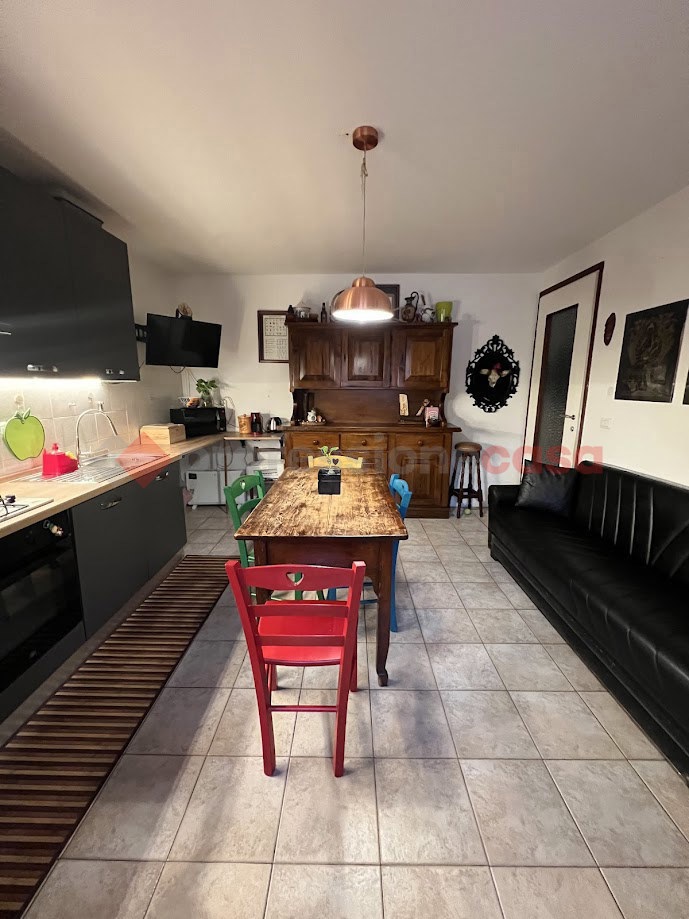 Casa indipendente con box a Verona