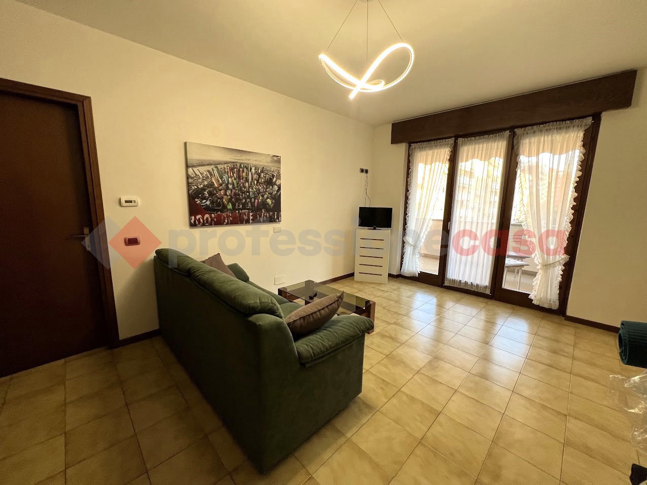 Quadrilocale arredato in affitto a Verona