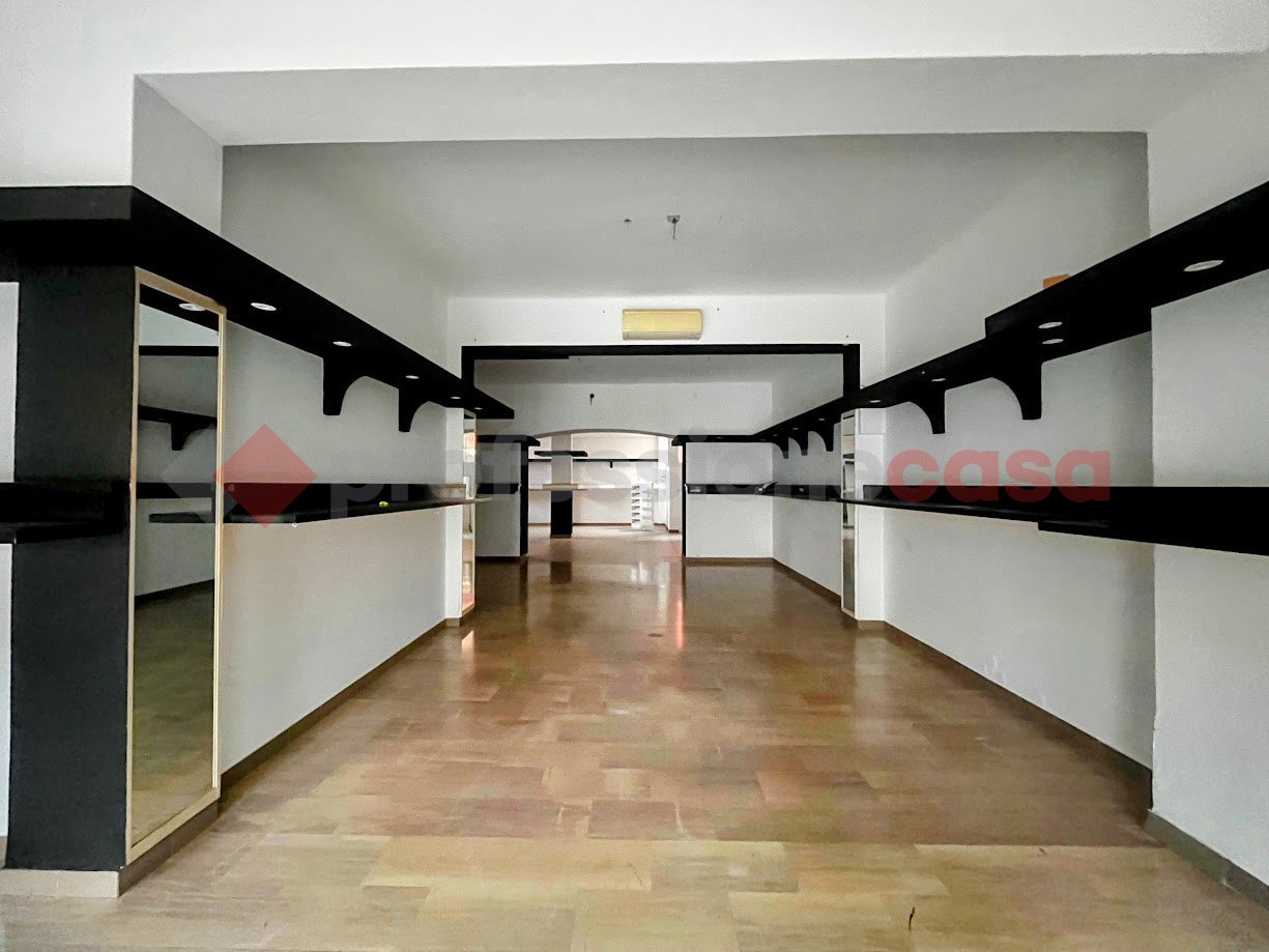 Negozio in affitto a Verona