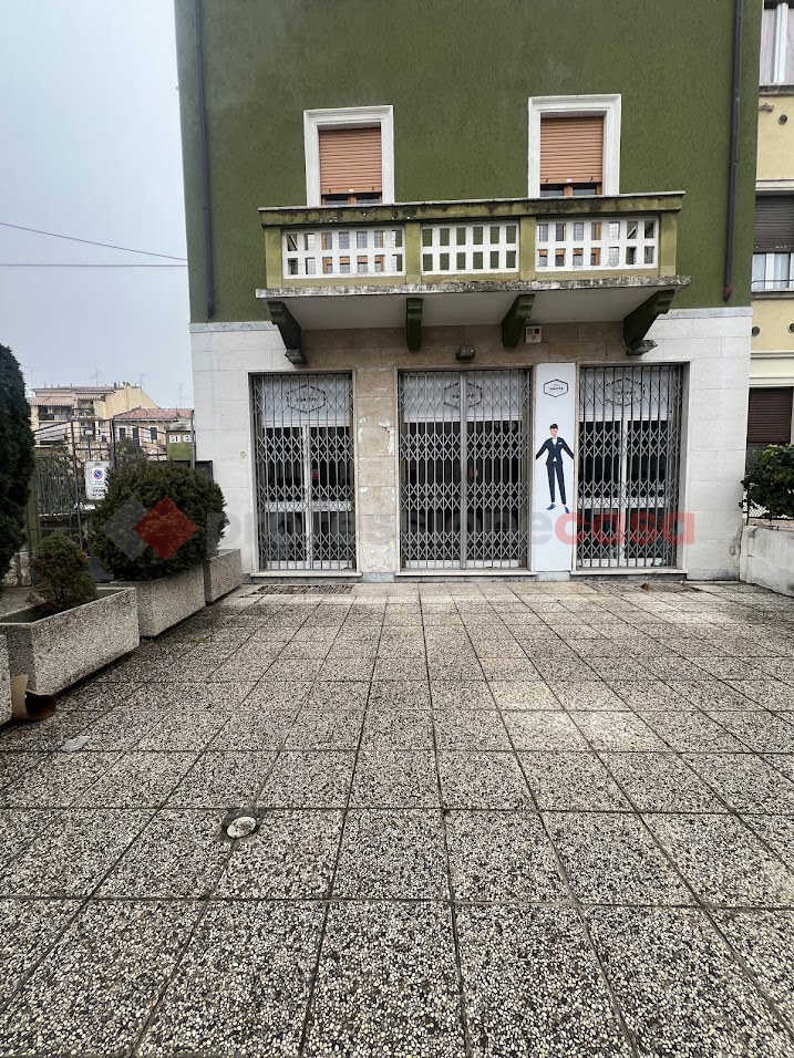 Negozio in affitto a Verona