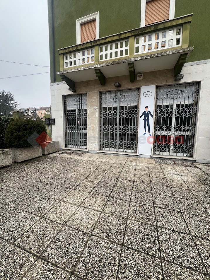 Negozio in affitto a Verona