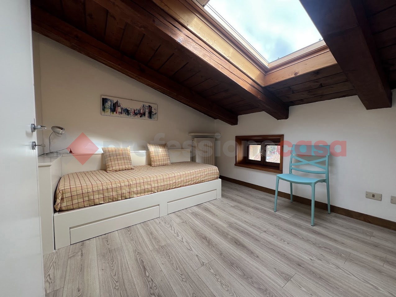 Trilocale arredato in affitto a Verona