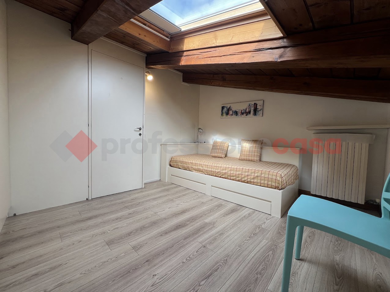 Trilocale arredato in affitto a Verona