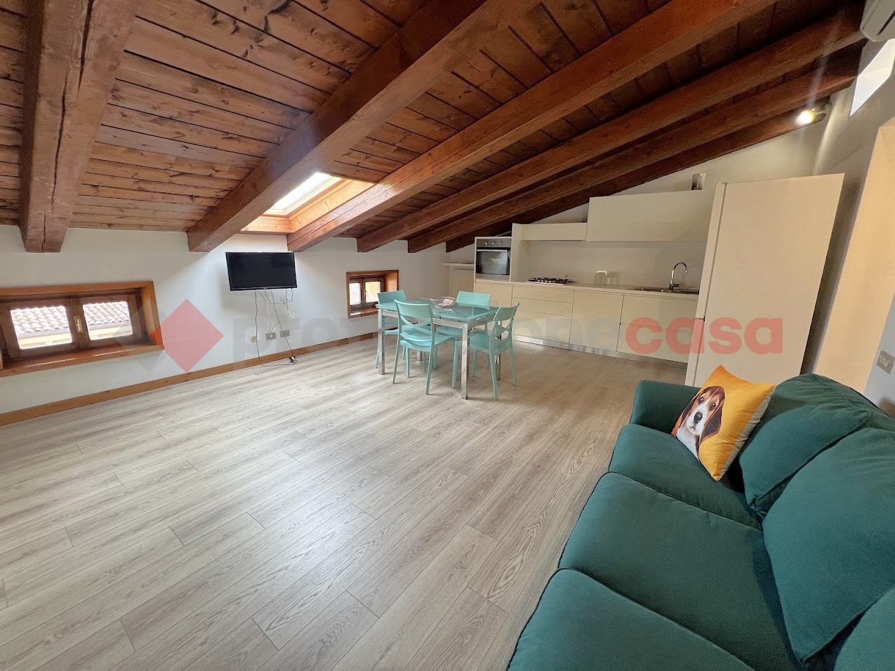 Trilocale arredato in affitto a Verona