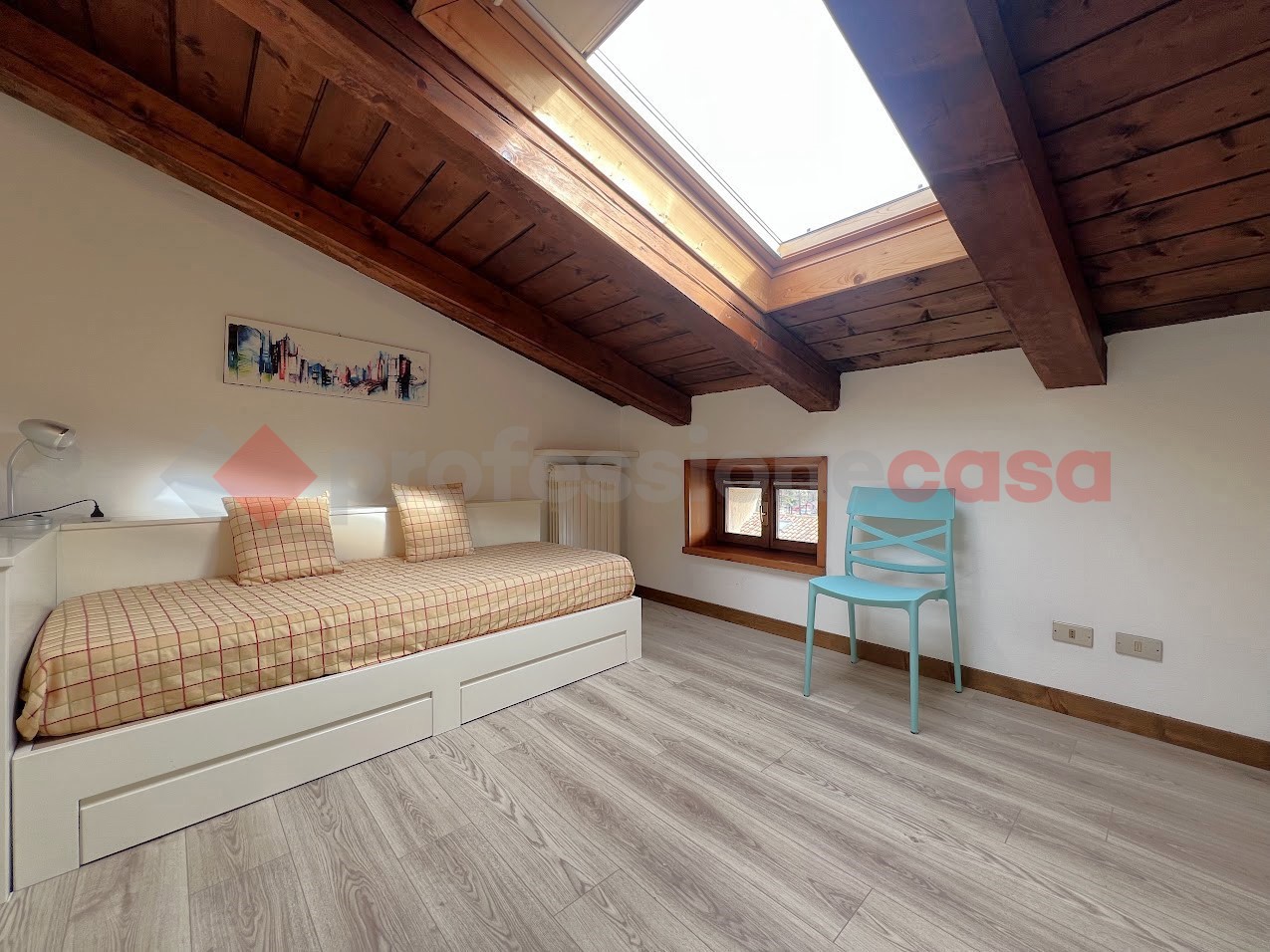 Trilocale arredato in affitto a Verona