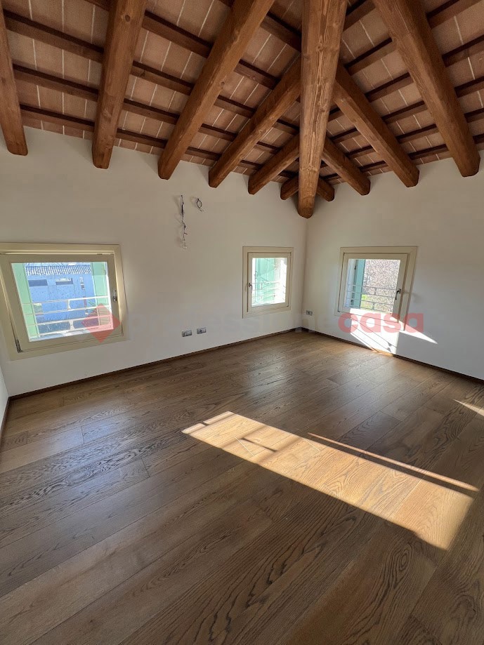 Attico con box doppio a Stra