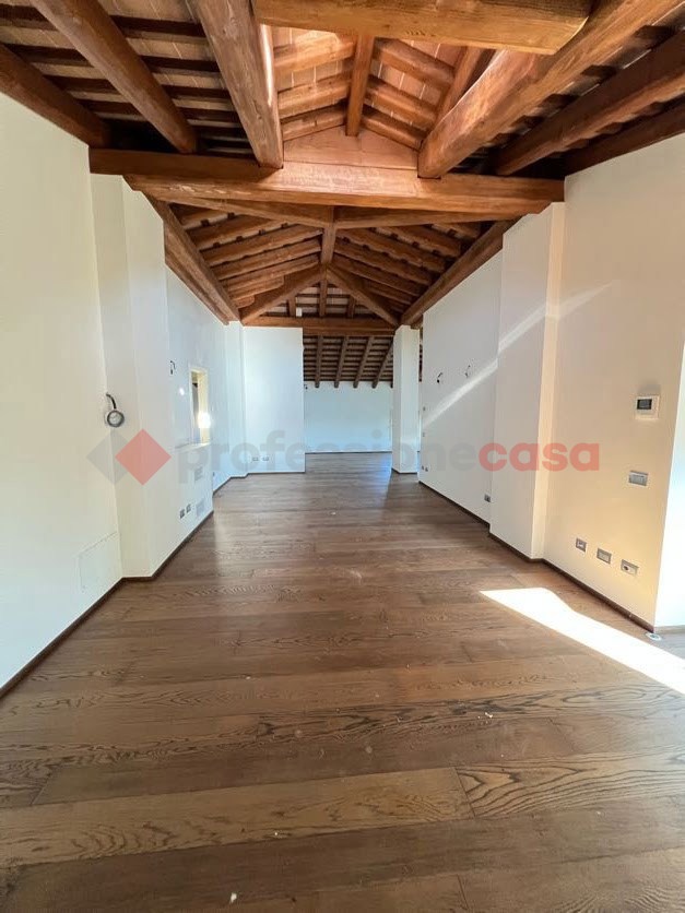 Attico con box doppio a Stra