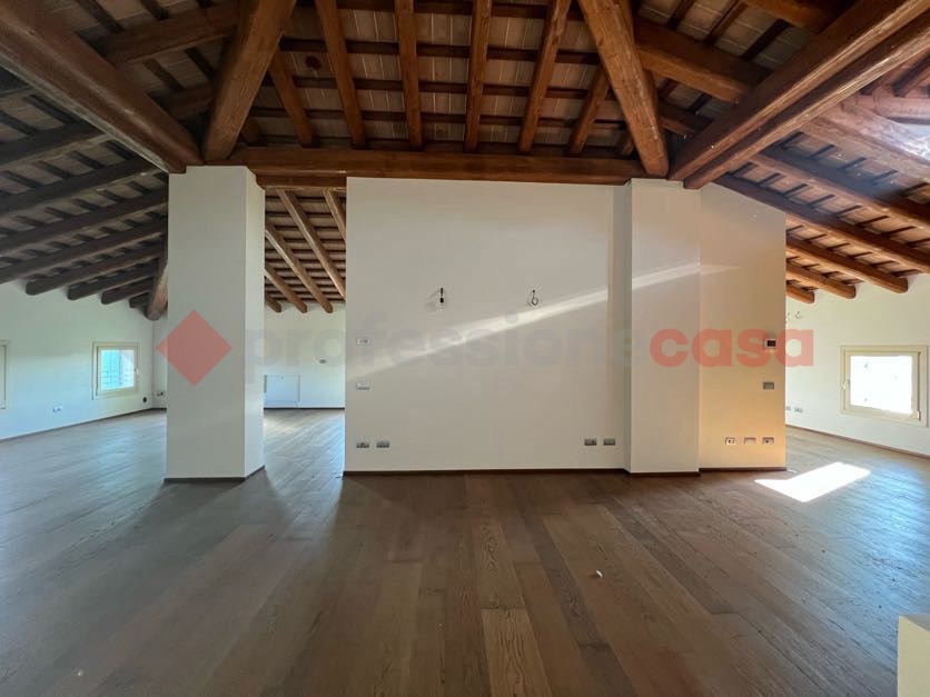 Attico con box doppio a Stra