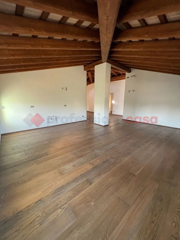 Attico con box doppio a Stra