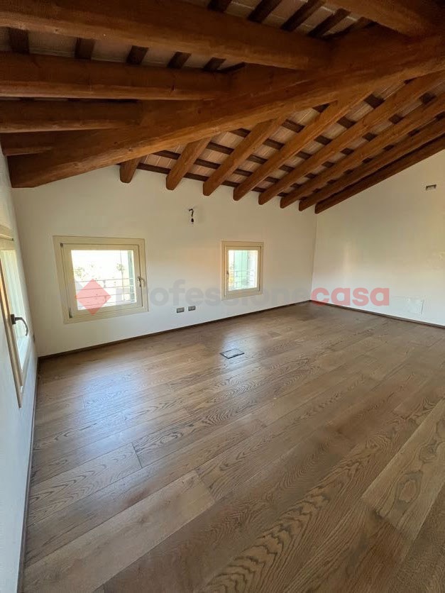 Attico con box doppio a Stra