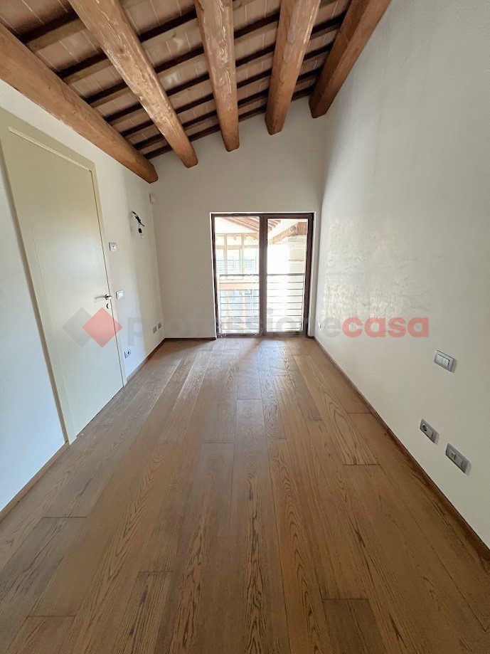 Casa indipendente con box doppio a Stra