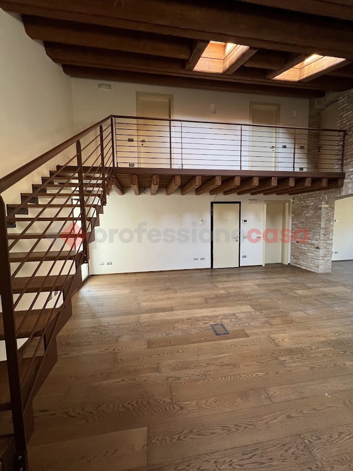 Casa indipendente con box doppio a Stra