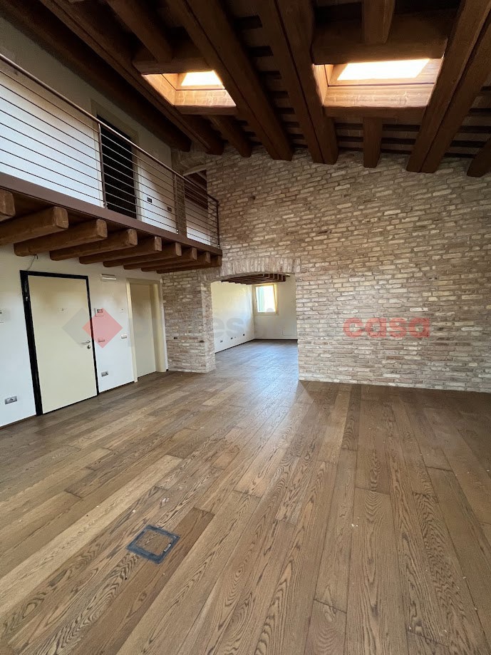 Casa indipendente con box doppio a Stra