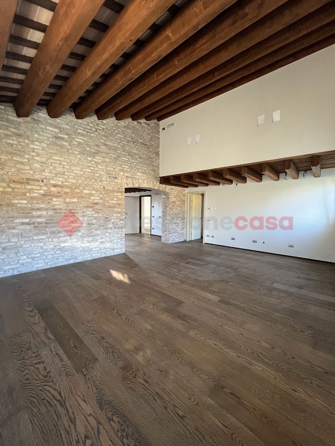 Casa indipendente con box doppio a Stra