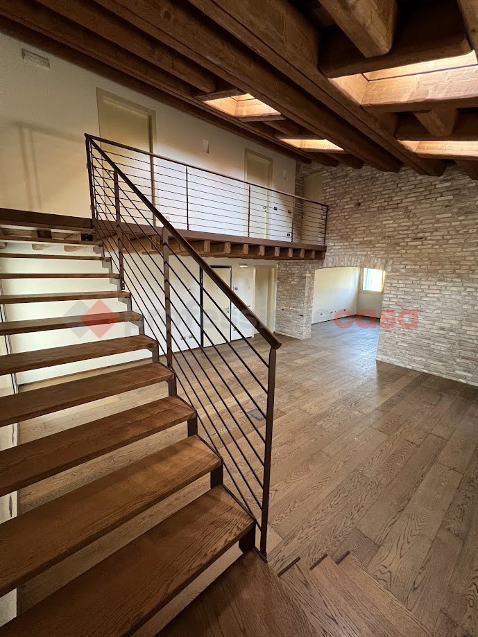 Casa indipendente con box doppio a Stra