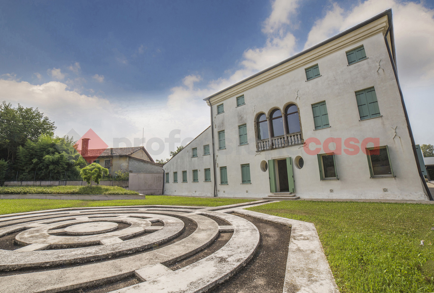 Appartamento con box doppio a Stra