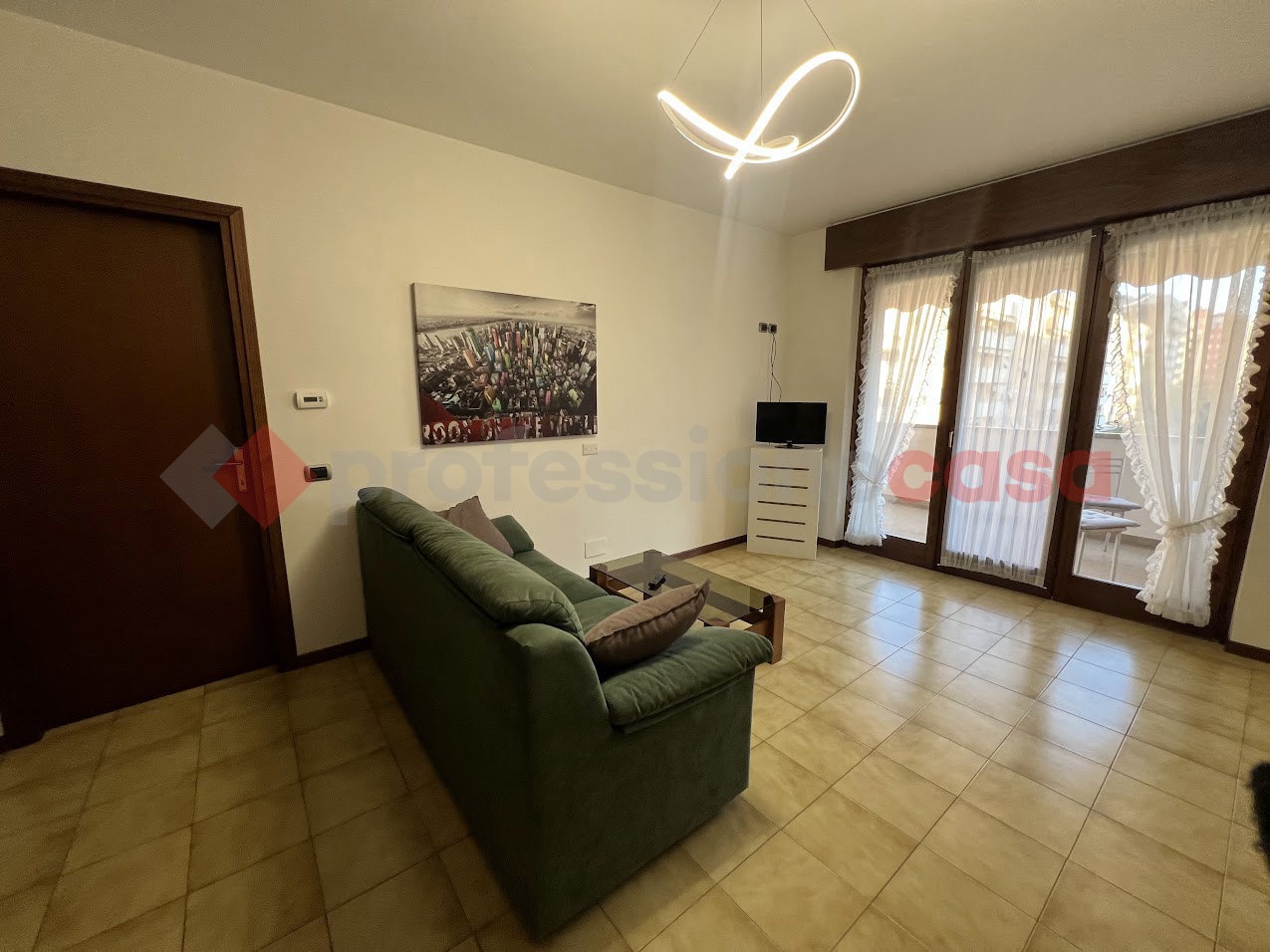 Quadrilocale arredato in affitto a Verona