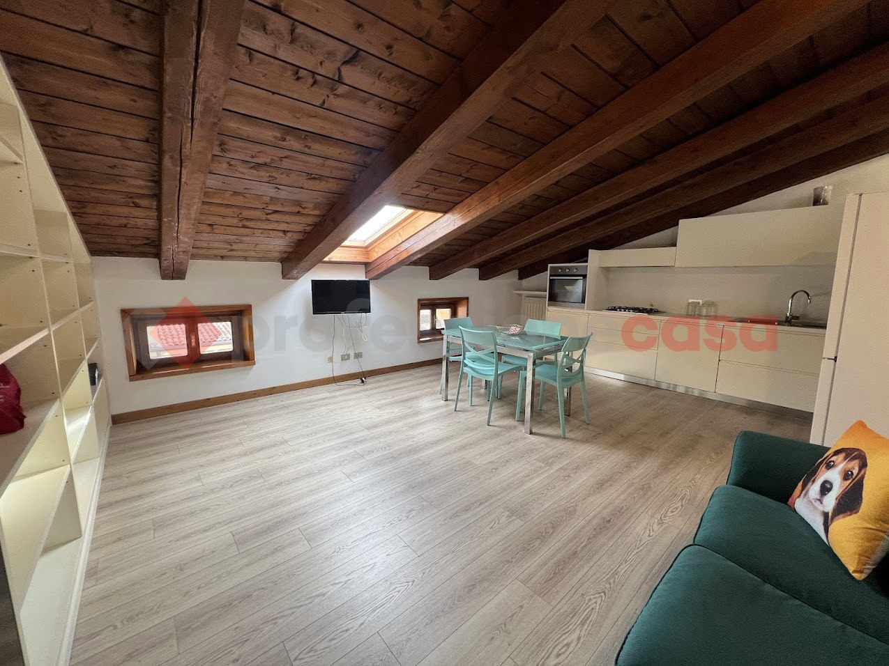 Trilocale arredato in affitto a Verona