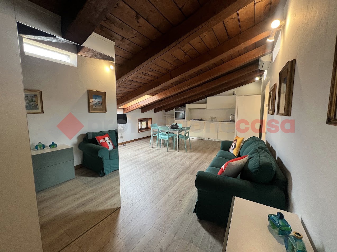 Trilocale arredato in affitto a Verona