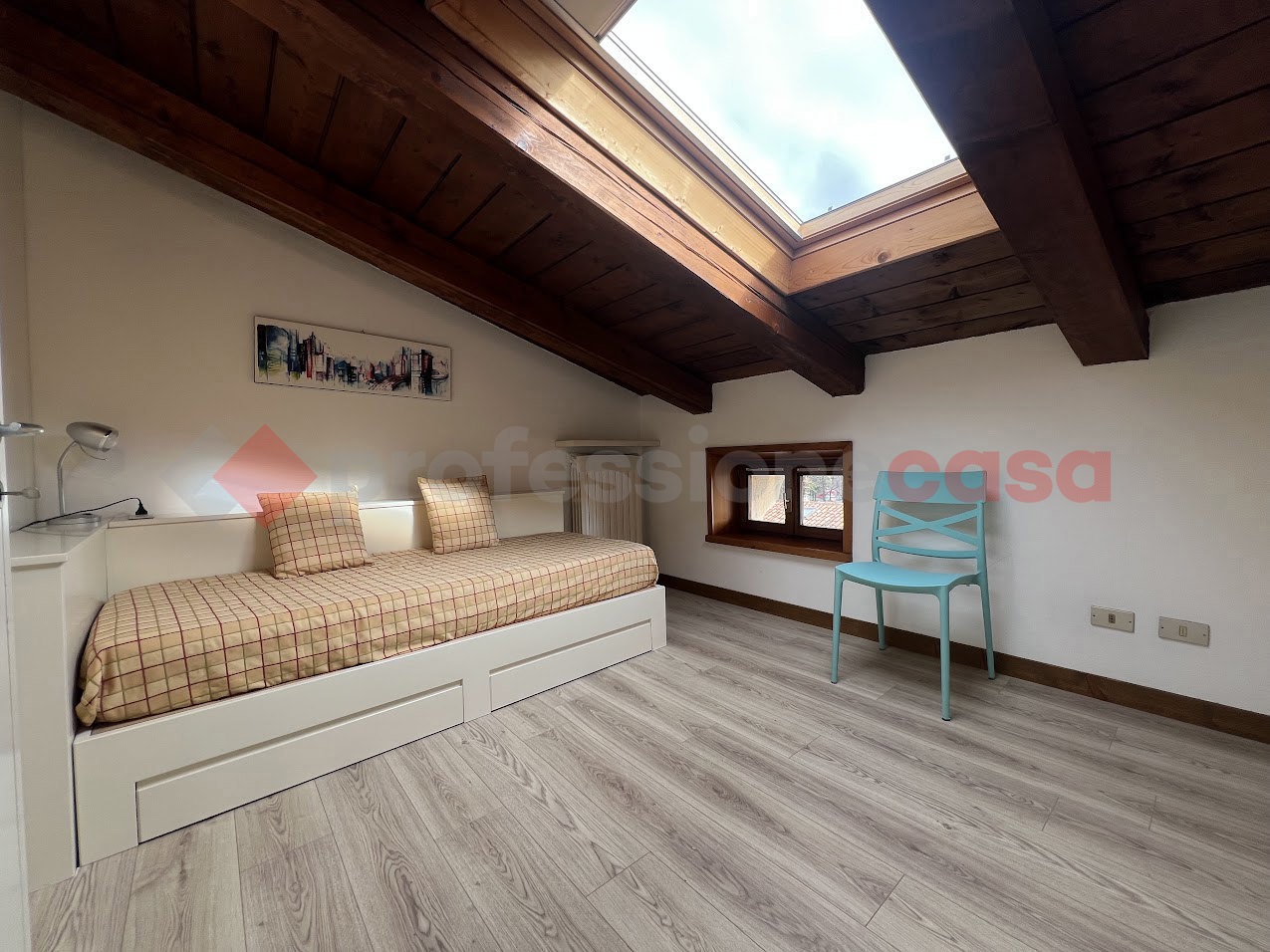 Trilocale arredato in affitto a Verona