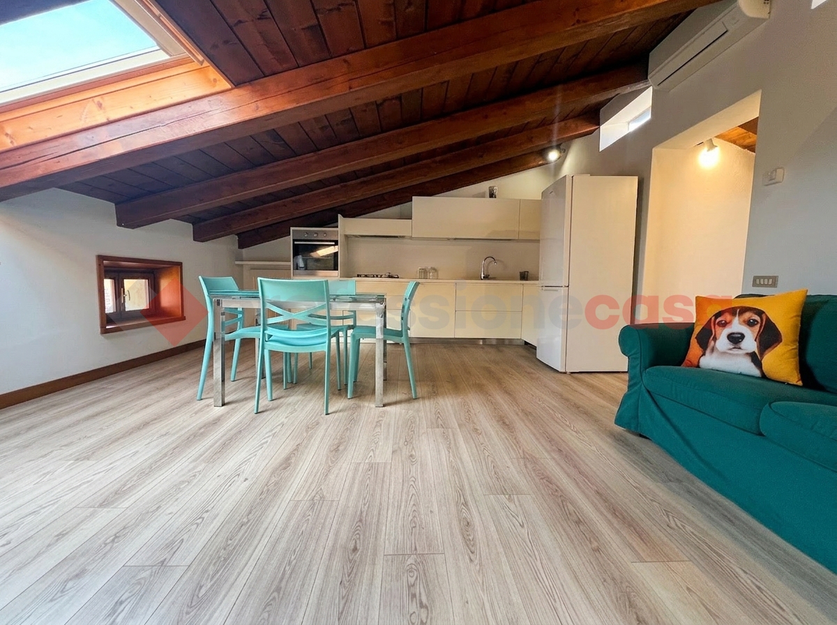 Trilocale arredato in affitto a Verona