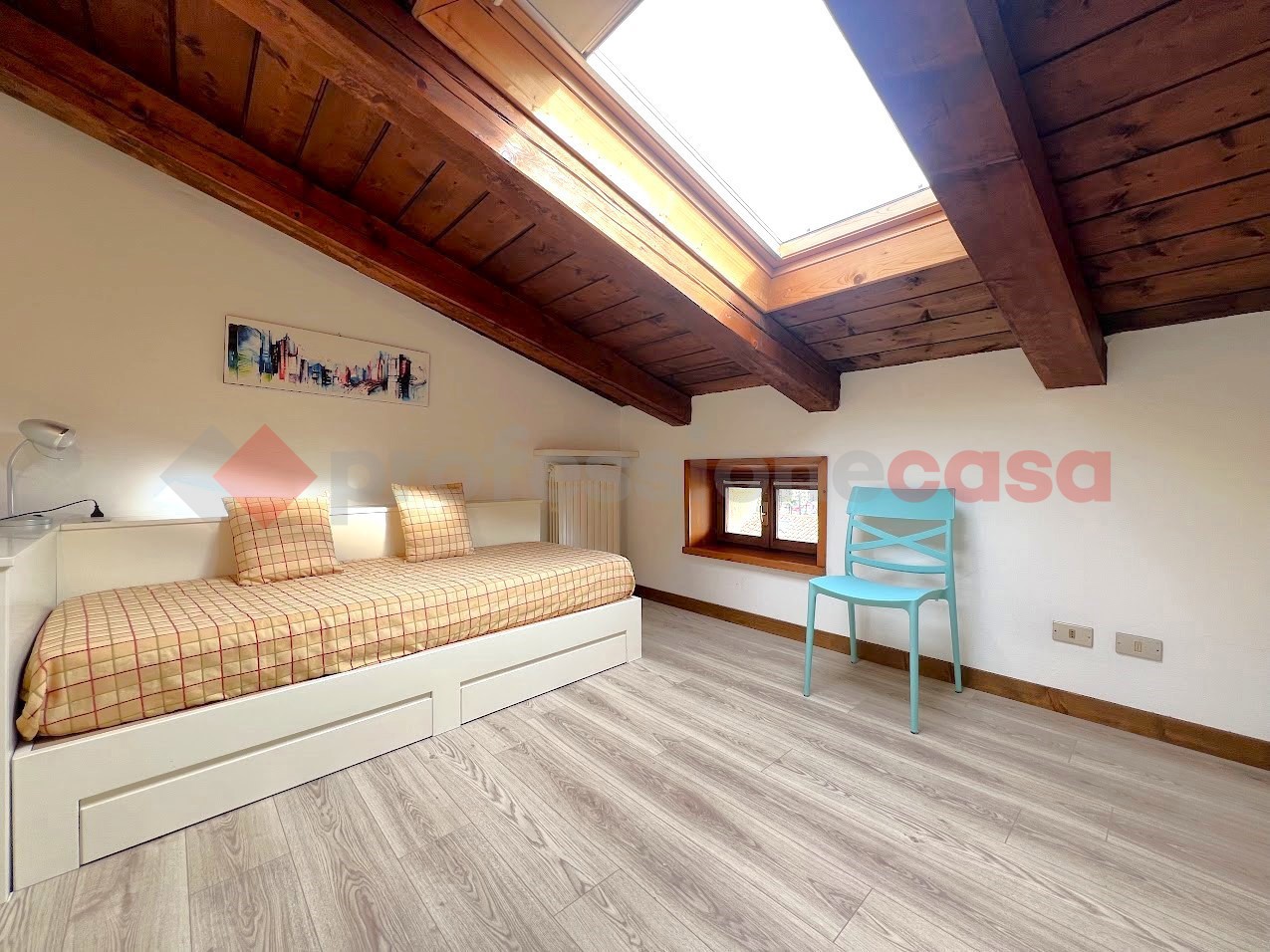 Trilocale arredato in affitto a Verona