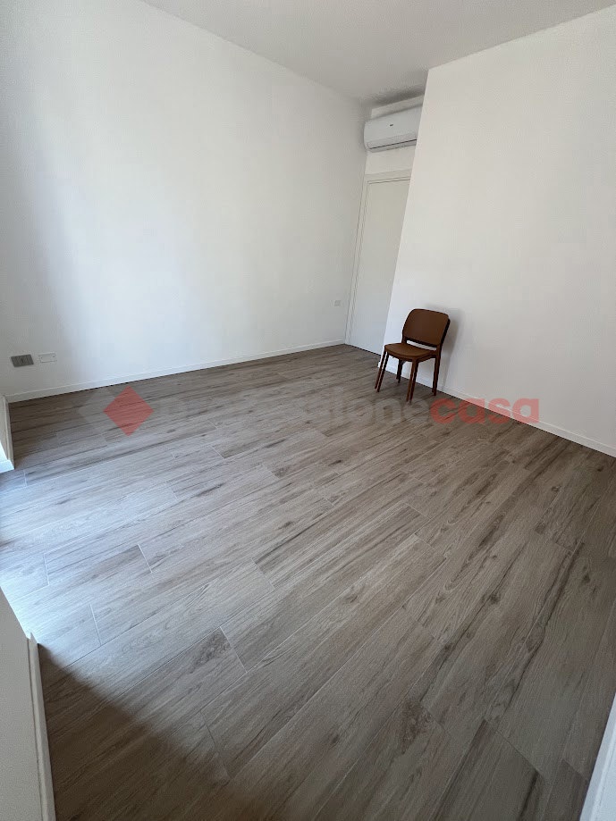 Quadrilocale arredato in affitto a Verona