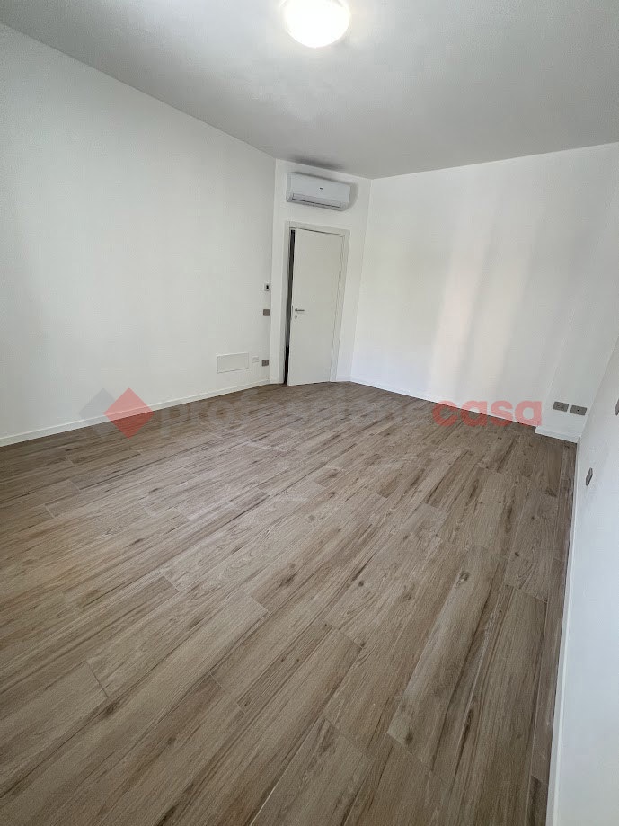 Quadrilocale arredato in affitto a Verona
