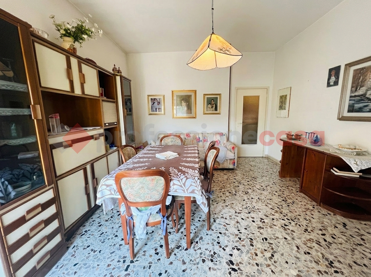 Quadrilocale arredato in affitto a Verona