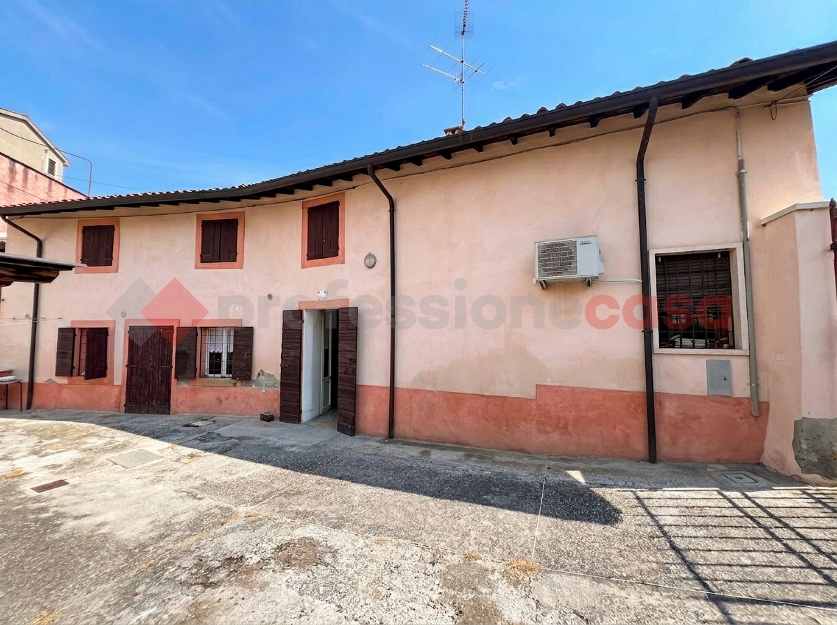 Casa indipendente con giardino a Verona