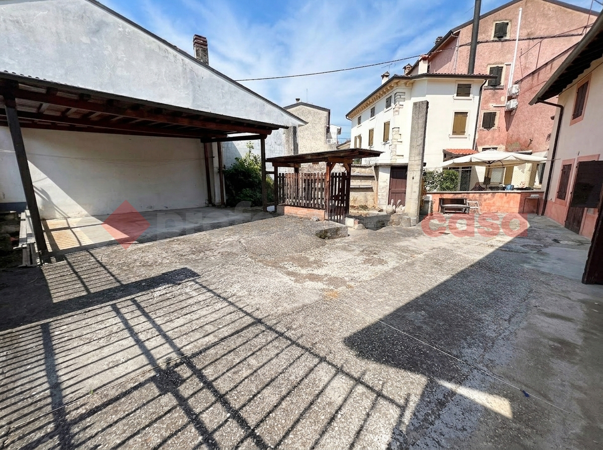 Casa indipendente con giardino a Verona