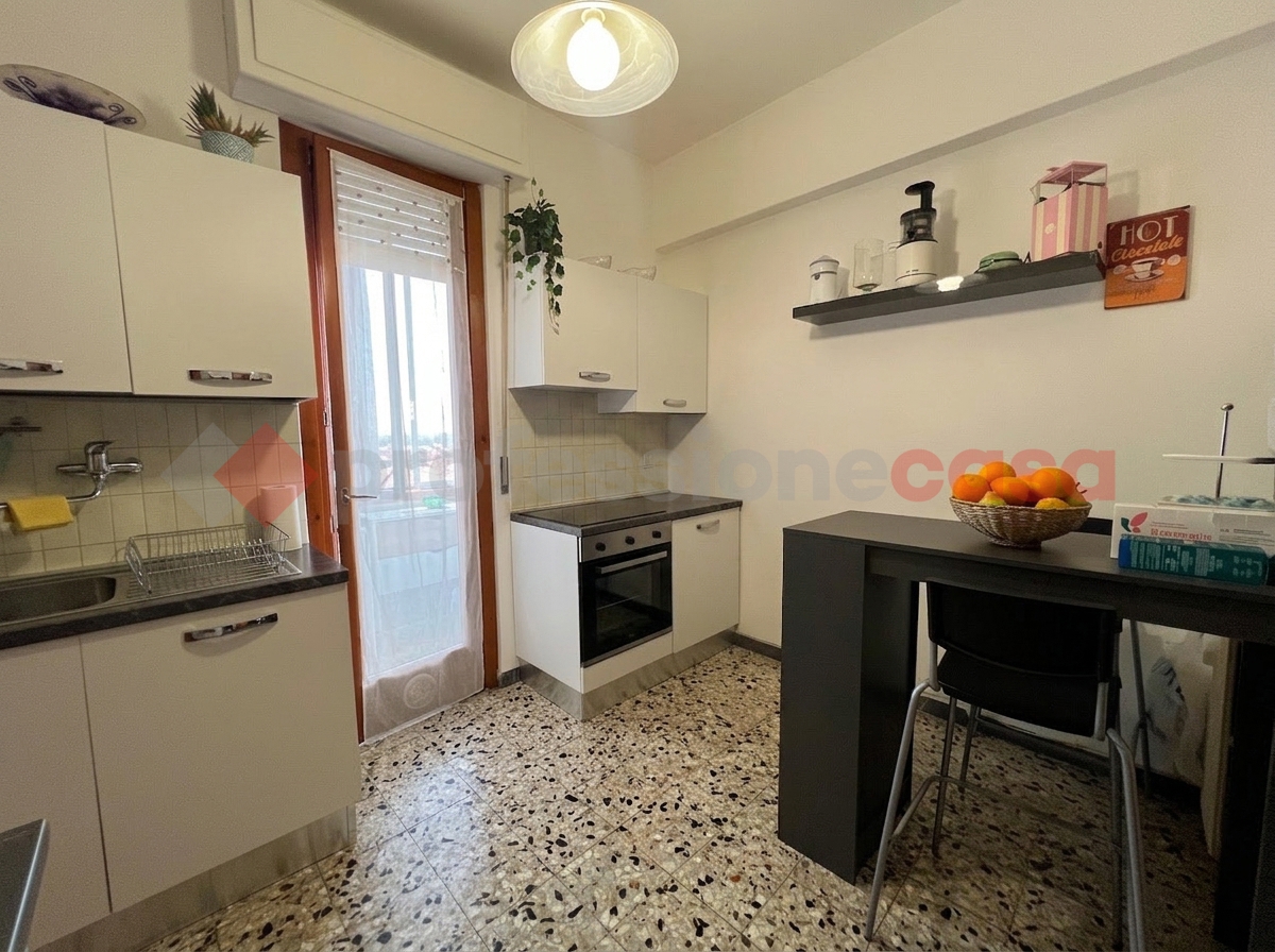 Monolocale arredato in affitto a Verona