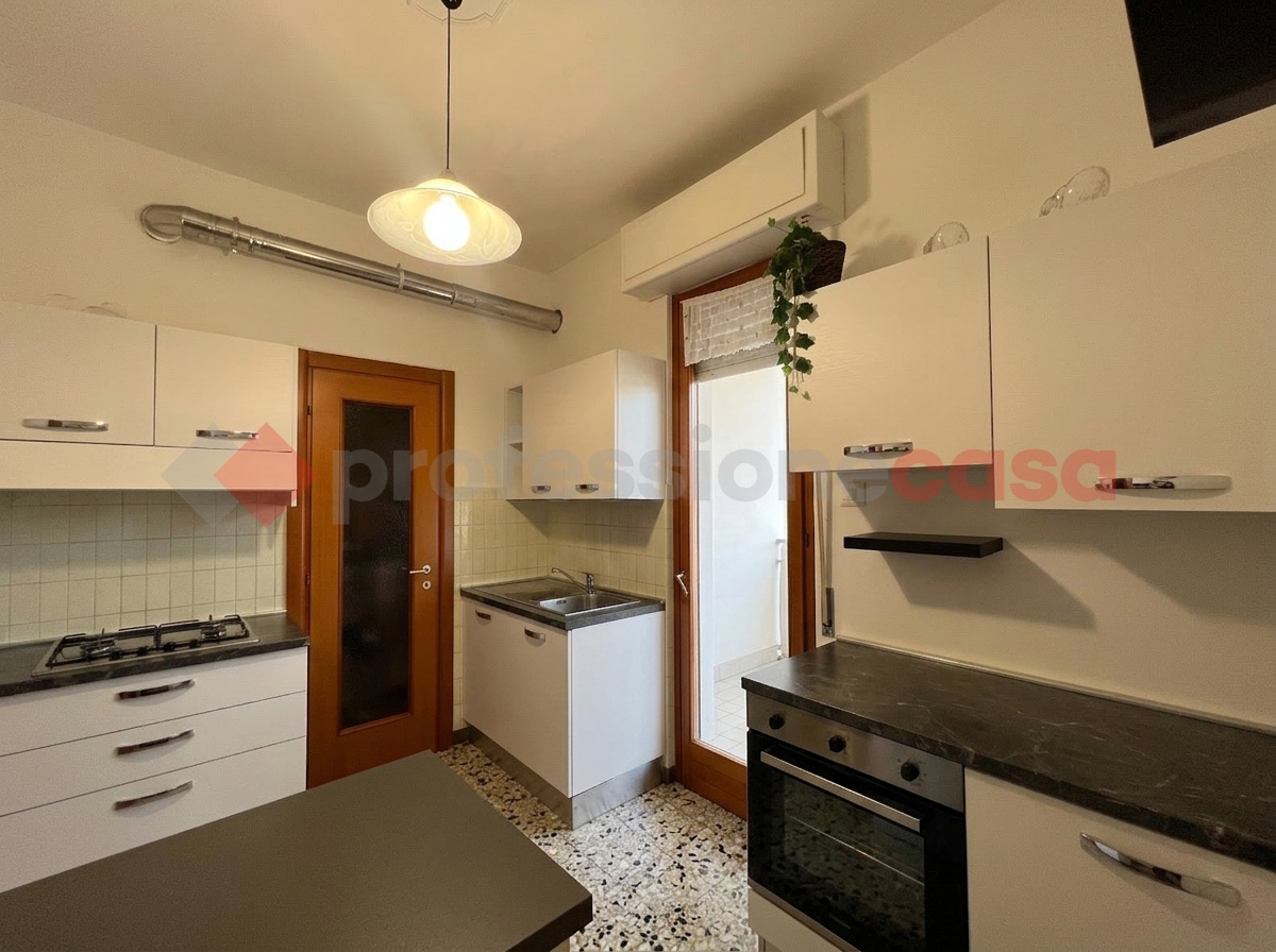 Trilocale arredato in affitto a Verona