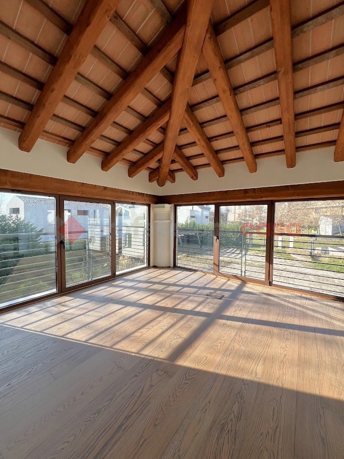 Casa indipendente con box doppio a Stra