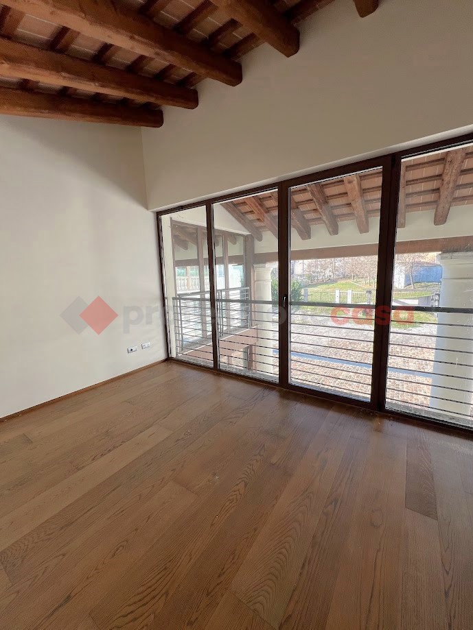 Casa indipendente con box doppio a Stra