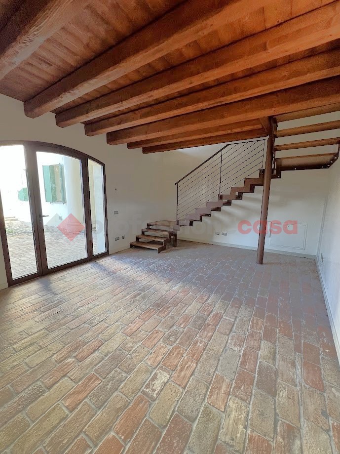 Casa indipendente con box doppio a Stra