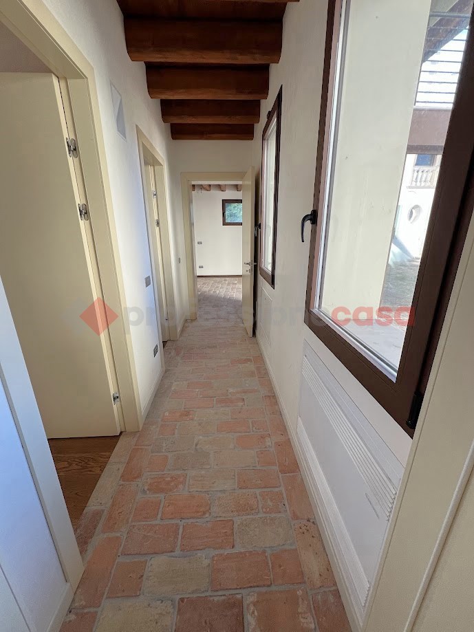 Casa indipendente con box doppio a Stra